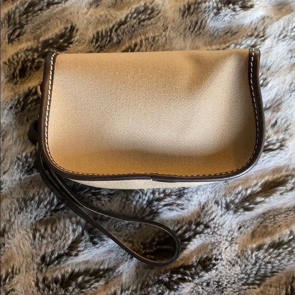 NWOT Dooney and Bourke wristlet - Picture 2 of 3